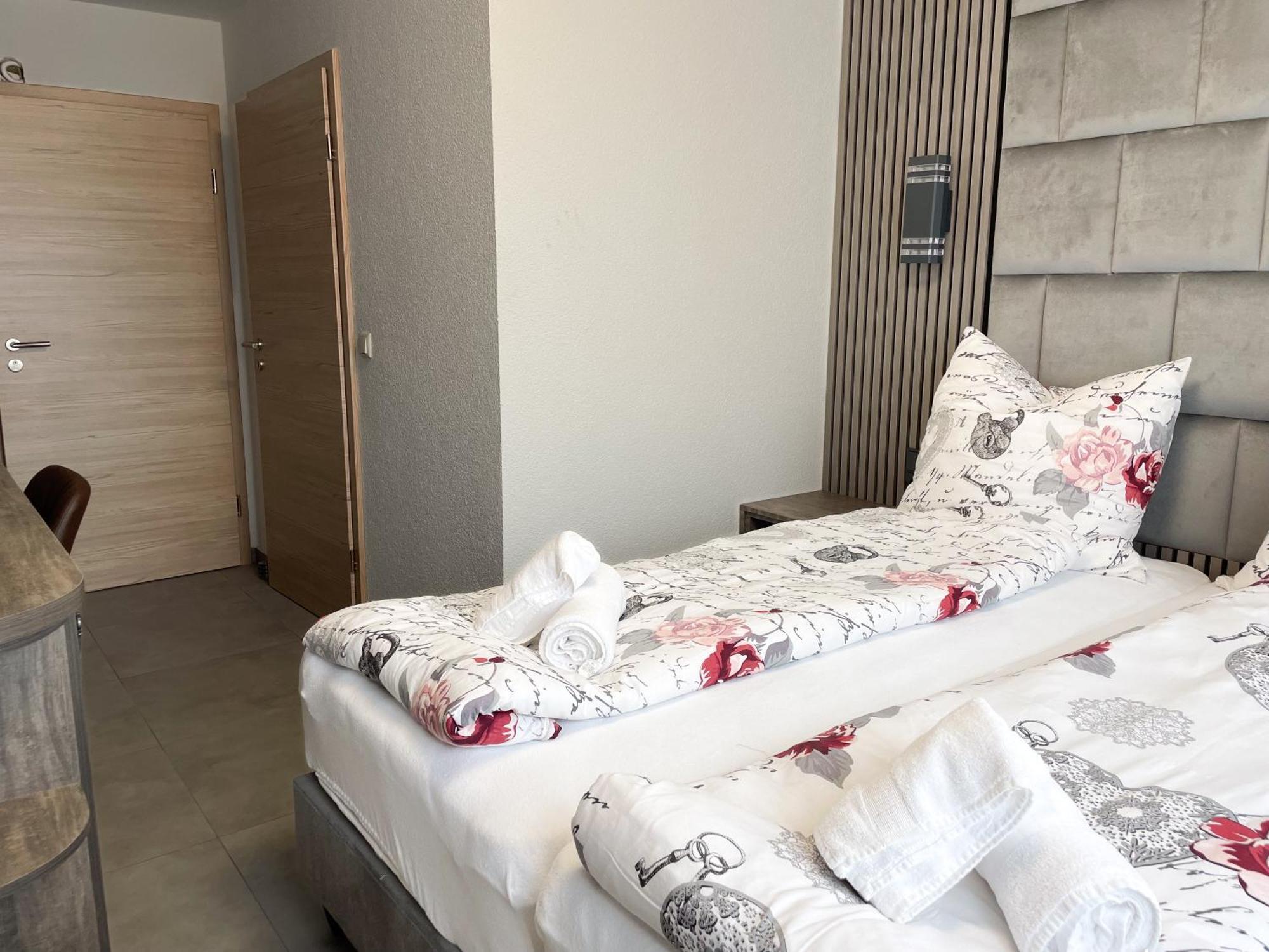 Hotel Loewenstein Лих Экстерьер фото