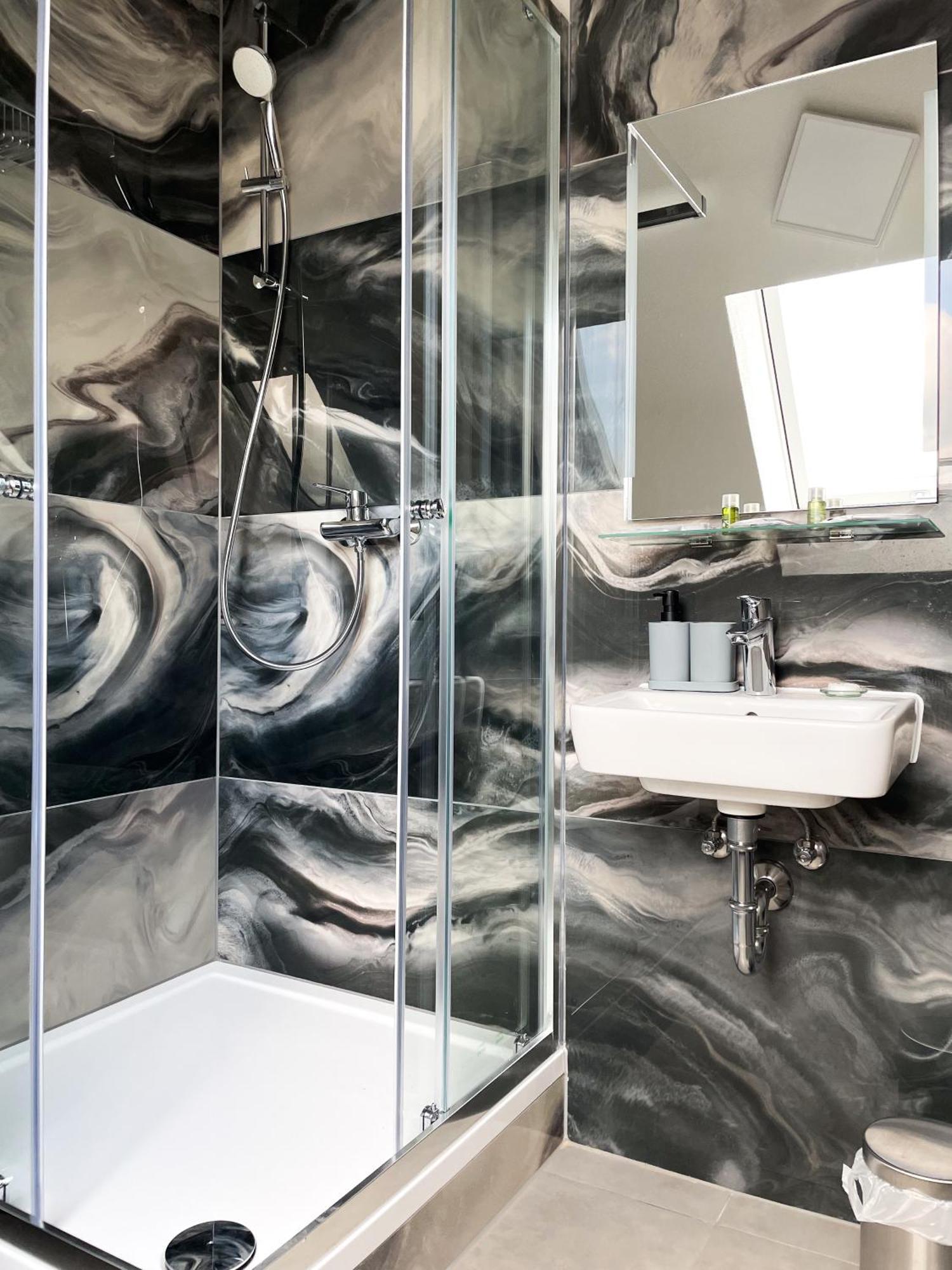 Hotel Loewenstein Лих Экстерьер фото