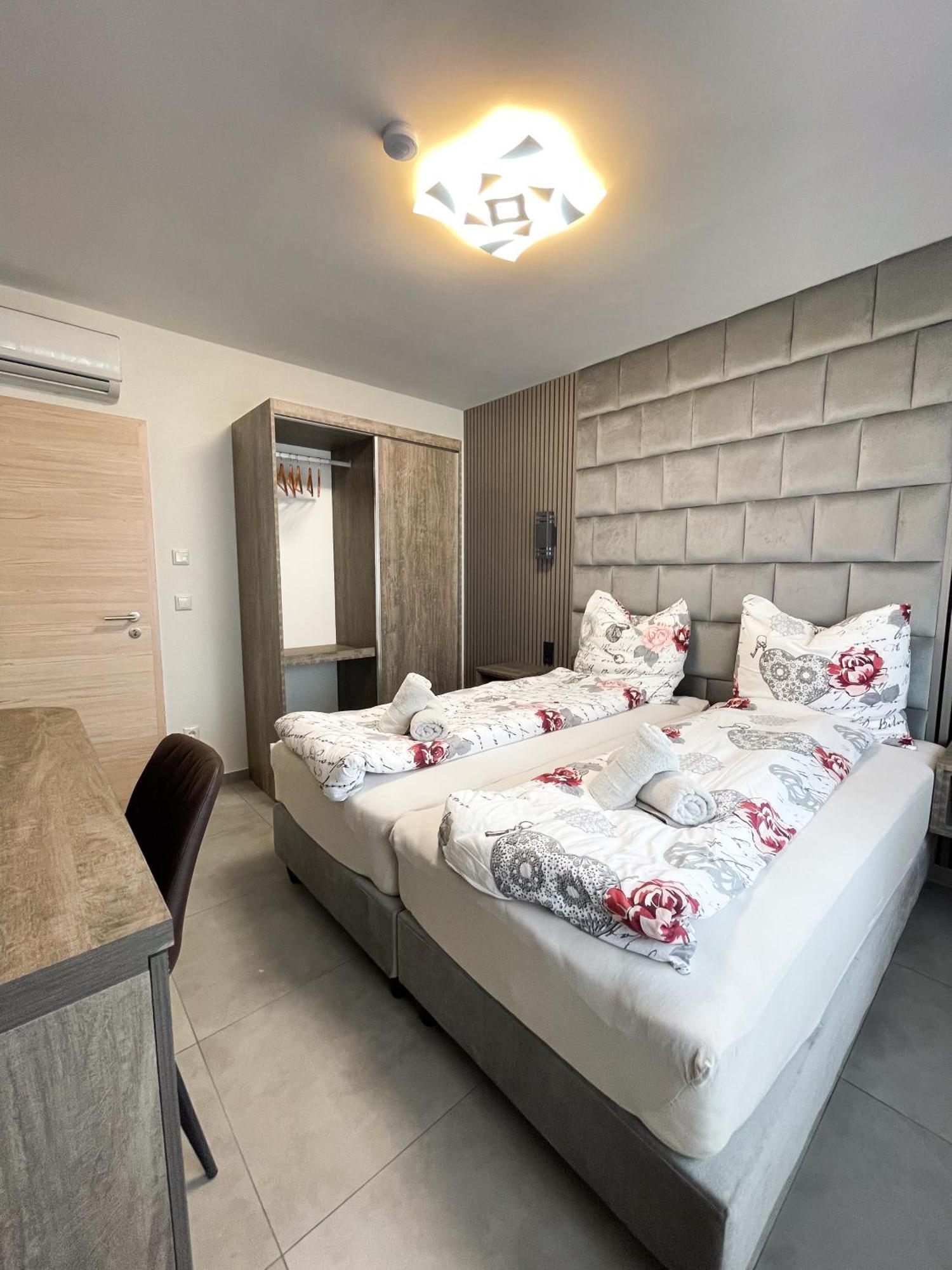 Hotel Loewenstein Лих Экстерьер фото