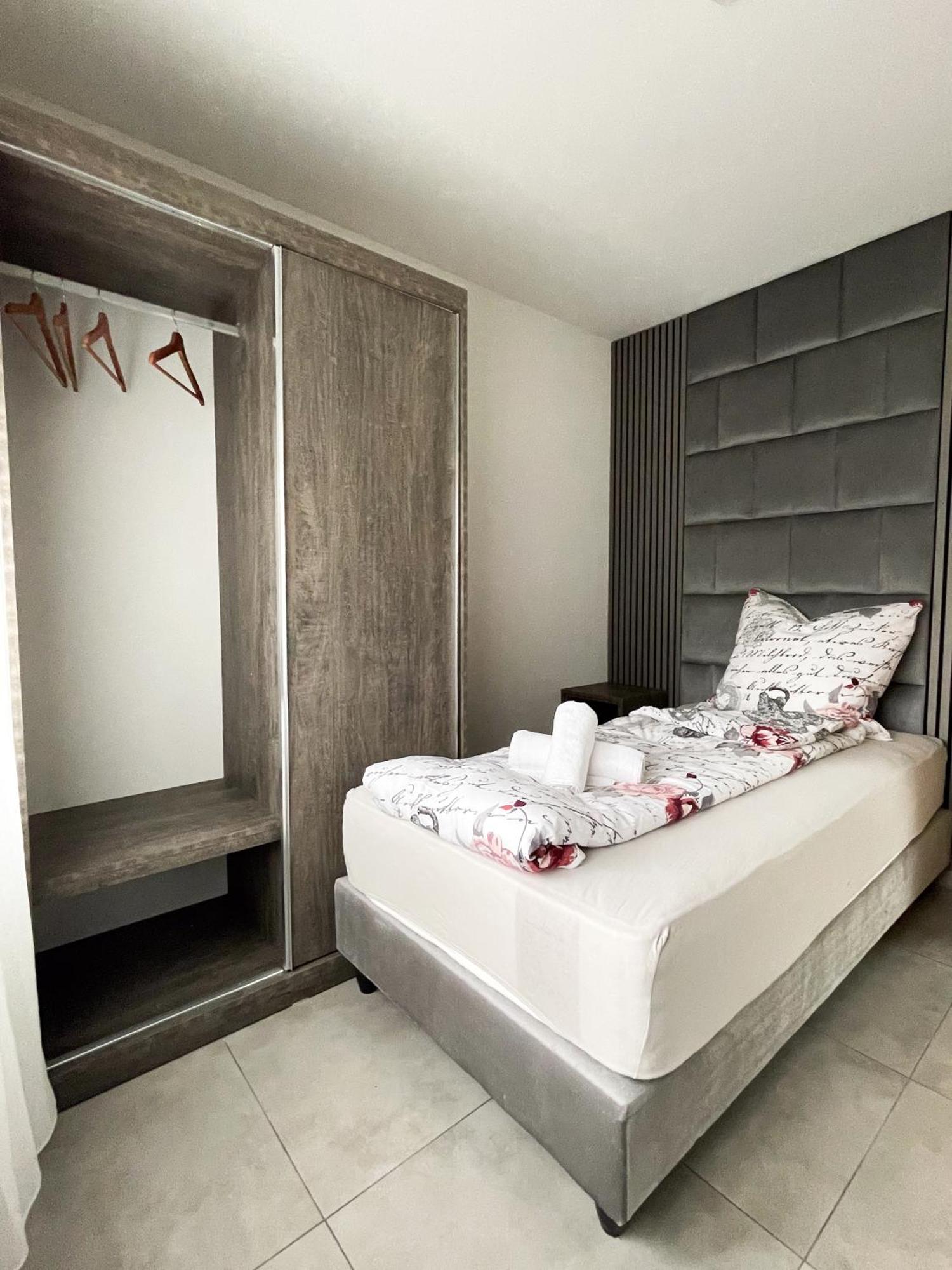 Hotel Loewenstein Лих Экстерьер фото