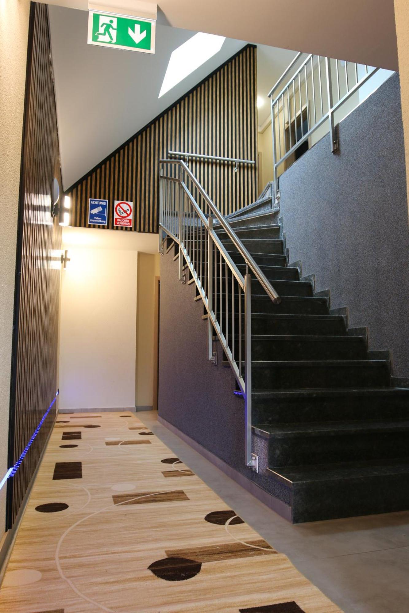 Hotel Loewenstein Лих Экстерьер фото