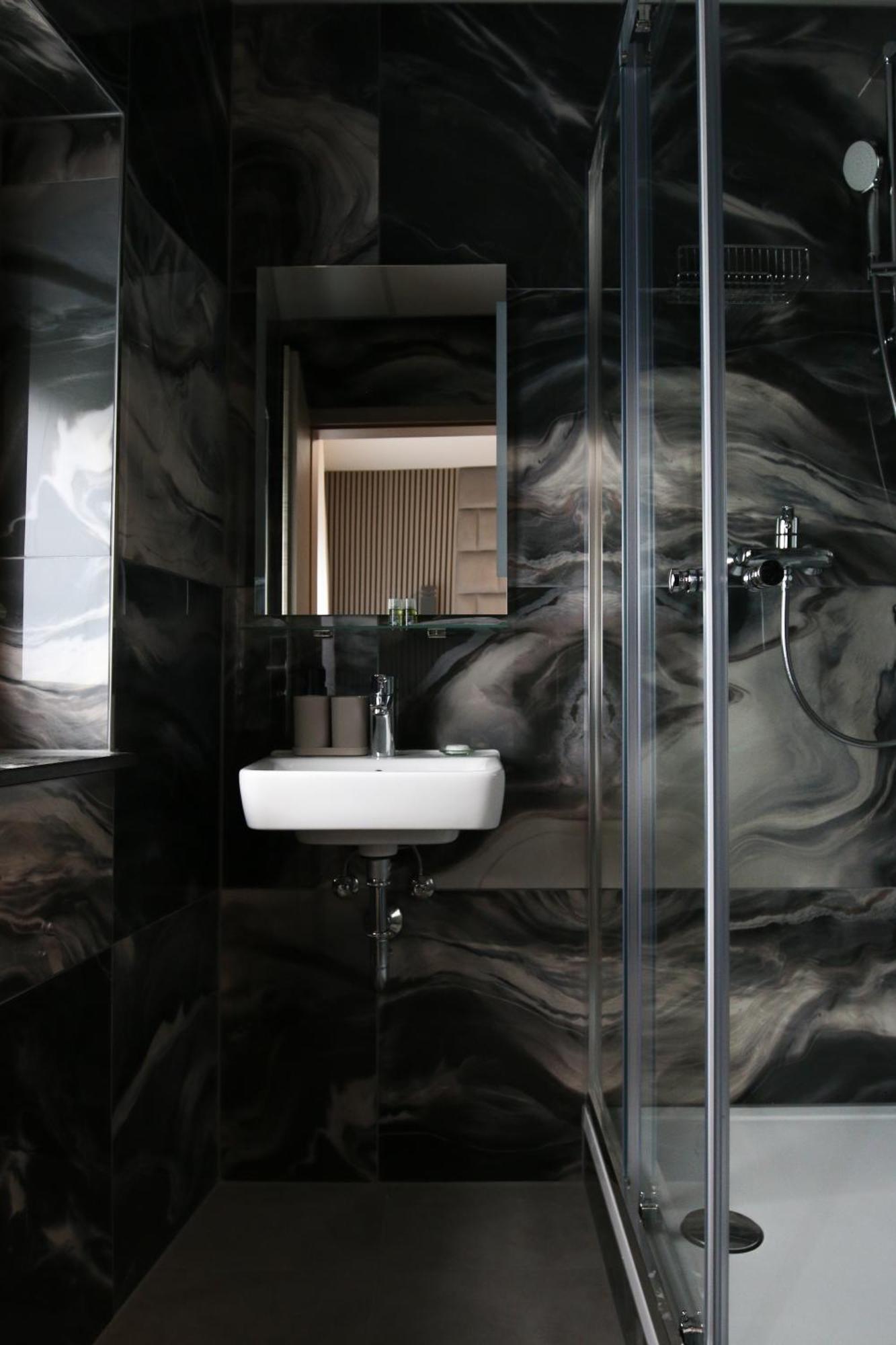 Hotel Loewenstein Лих Экстерьер фото